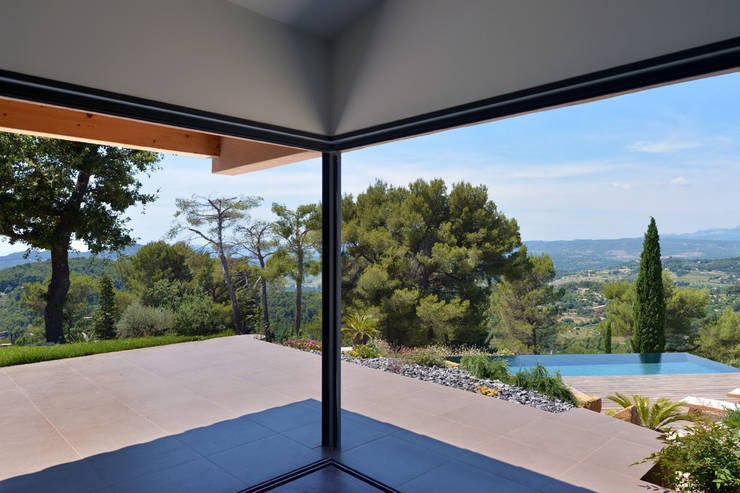  بلكونة أو شرفة تنفيذ Atelier Jean GOUZY