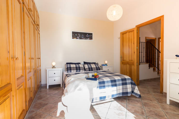  Phòng ngủ by Home & Haus | Home Staging & Fotografía