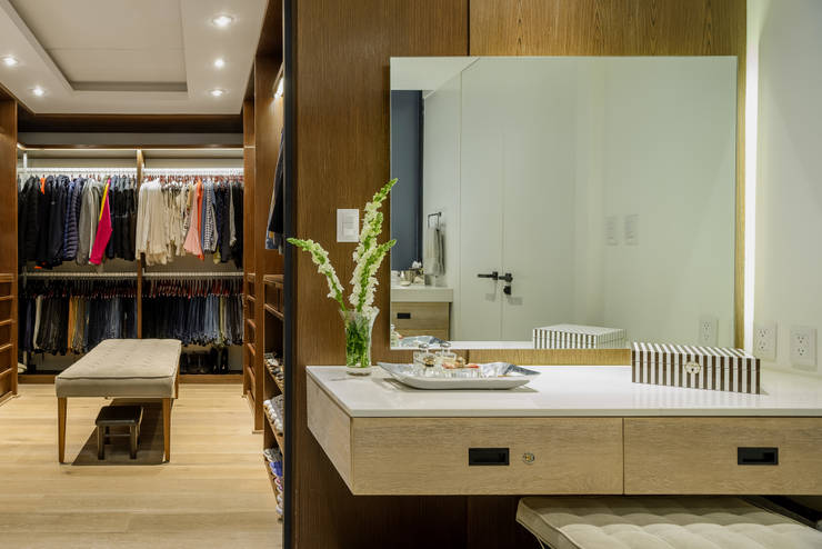 Vestidores de estilo  por NIVEL TRES ARQUITECTURA