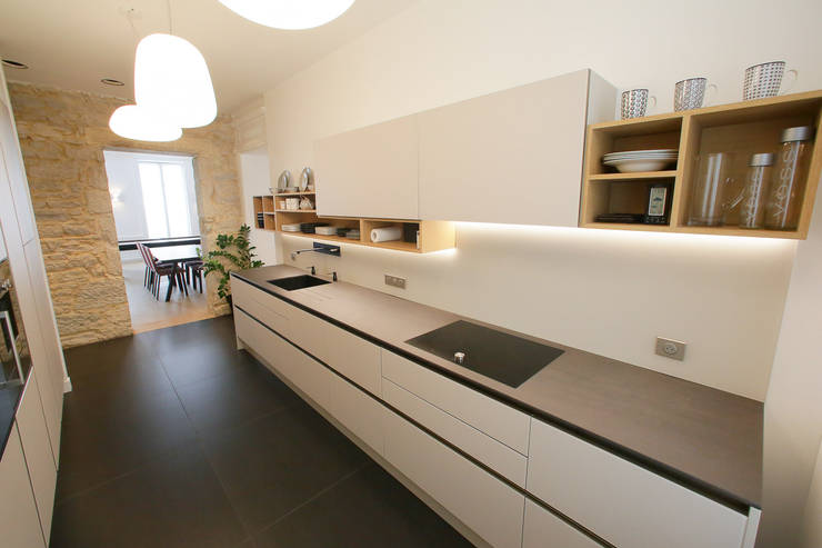 Cucina in stile  di Myriam Wozniak Architecture et décoration