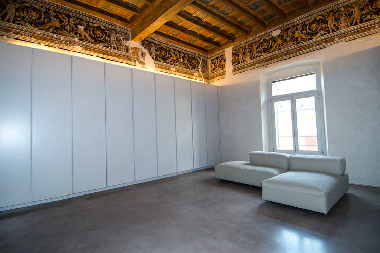  غرفة المعيشة تنفيذ studio di architettura DISEGNO