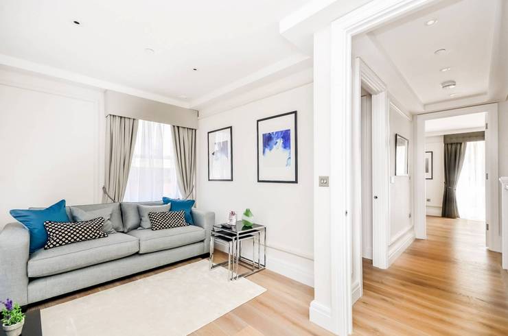 Soggiorno in stile  di APT Renovation Ltd