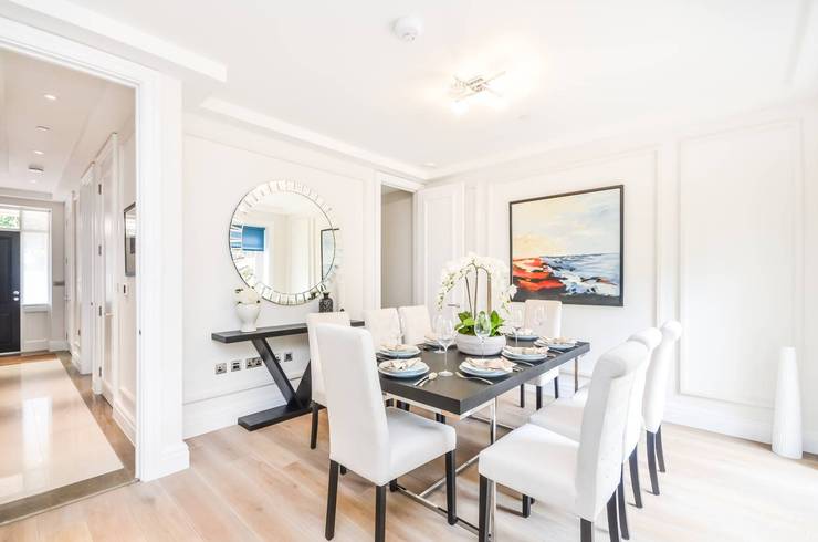 Sala da pranzo in stile  di APT Renovation Ltd