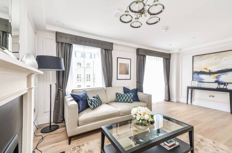 Soggiorno in stile  di APT Renovation Ltd