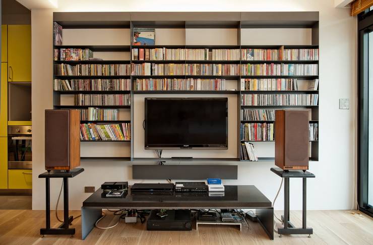 Soggiorno in stile  di 直方設計有限公司