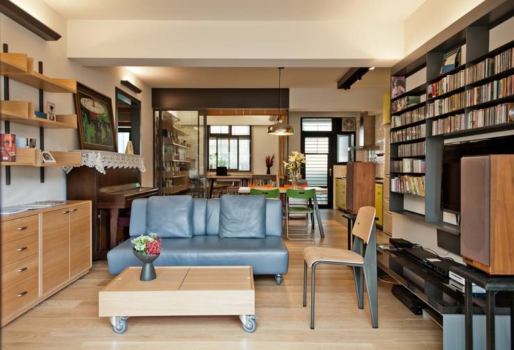 Soggiorno in stile  di 直方設計有限公司