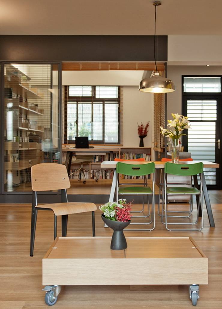 Studio in stile  di 直方設計有限公司