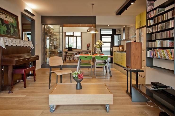 Soggiorno in stile  di 直方設計有限公司