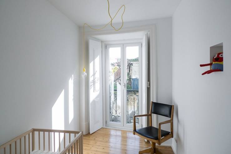 Stanza dei bambini in stile  di Miguel Marcelino, Arq. Lda.