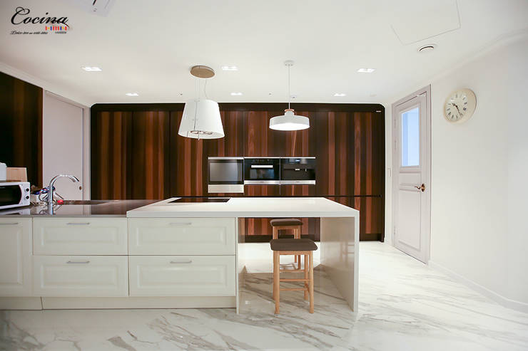 cocina 의 서울 강남구 도곡동 타워팰리스 씽크대 공사 | homify