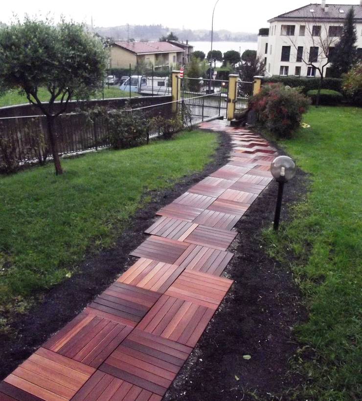 Pavimento in legno per esterno - vialetto d'accesso di ...