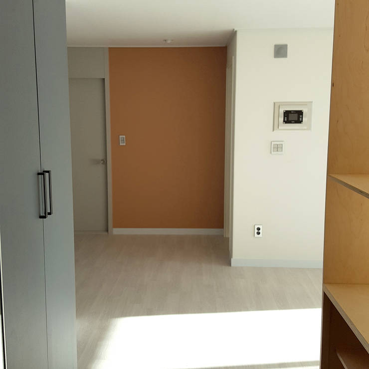 Soggiorno in stile  di 마당디자인 / MADANGDESIGN