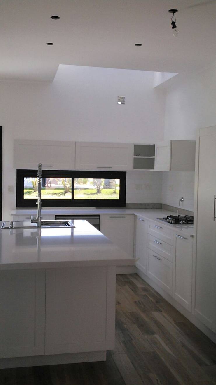 Cocinas de estilo  por Grupo PZ