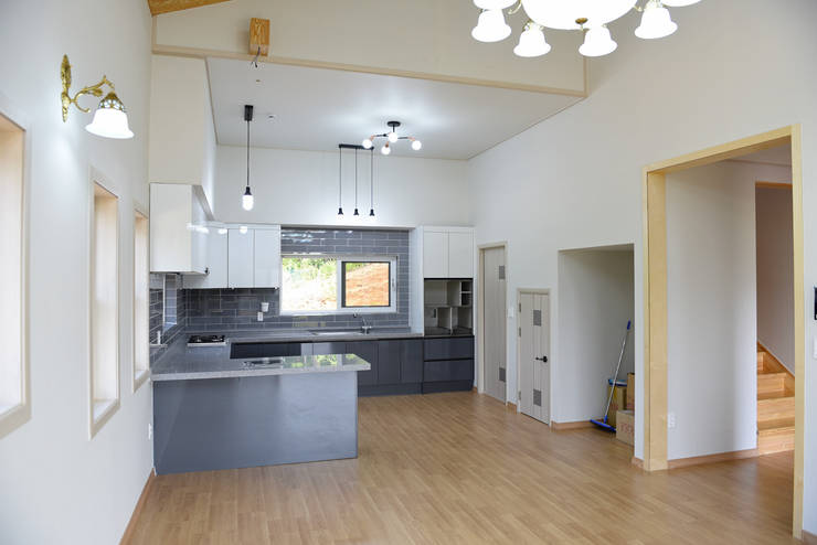 Salas / recibidores de estilo  por 한다움건설