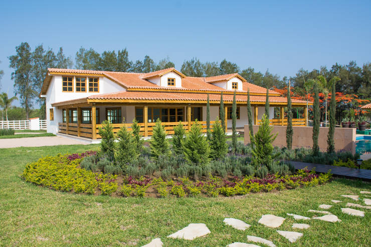  Nhà by Casas y cabañas de Madera  -GRUPO CONSTRUCTOR RIO DORADO (MRD-TADPYC)