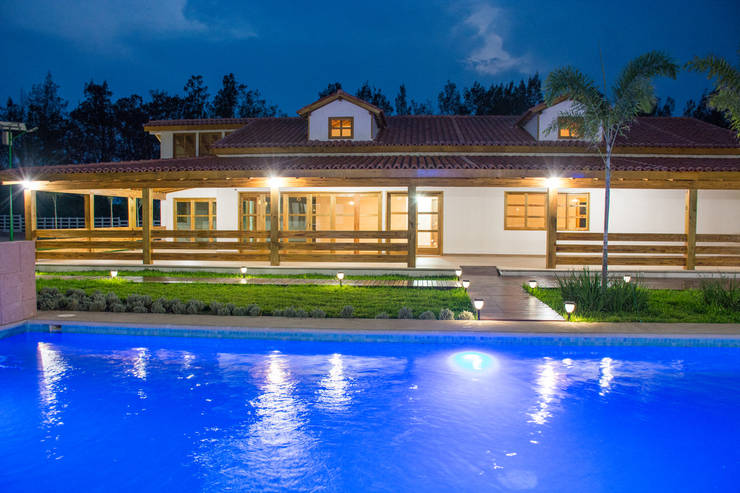  Nhà by Casas y cabañas de Madera  -GRUPO CONSTRUCTOR RIO DORADO (MRD-TADPYC)