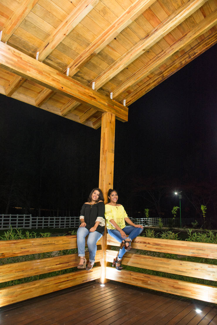  Nhà by Casas y cabañas de Madera  -GRUPO CONSTRUCTOR RIO DORADO (MRD-TADPYC)