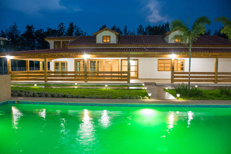  Nhà by Casas y cabañas de Madera  -GRUPO CONSTRUCTOR RIO DORADO (MRD-TADPYC)