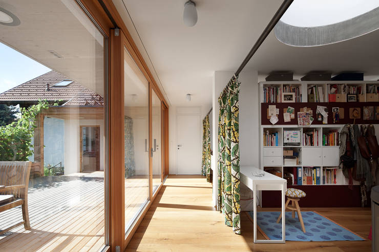 Haus SD:  Flur & Diele von illichmann-architecture