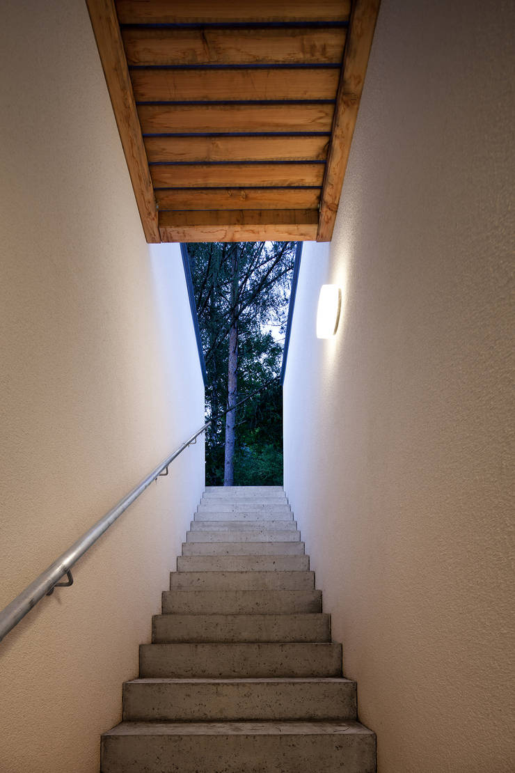 Haus SD:  Flur & Diele von illichmann-architecture