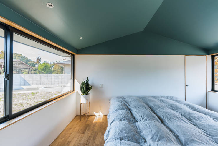 ウィークリンク Smart Running一級建築士事務所 オリジナルスタイルの 寝室 ターコイズ