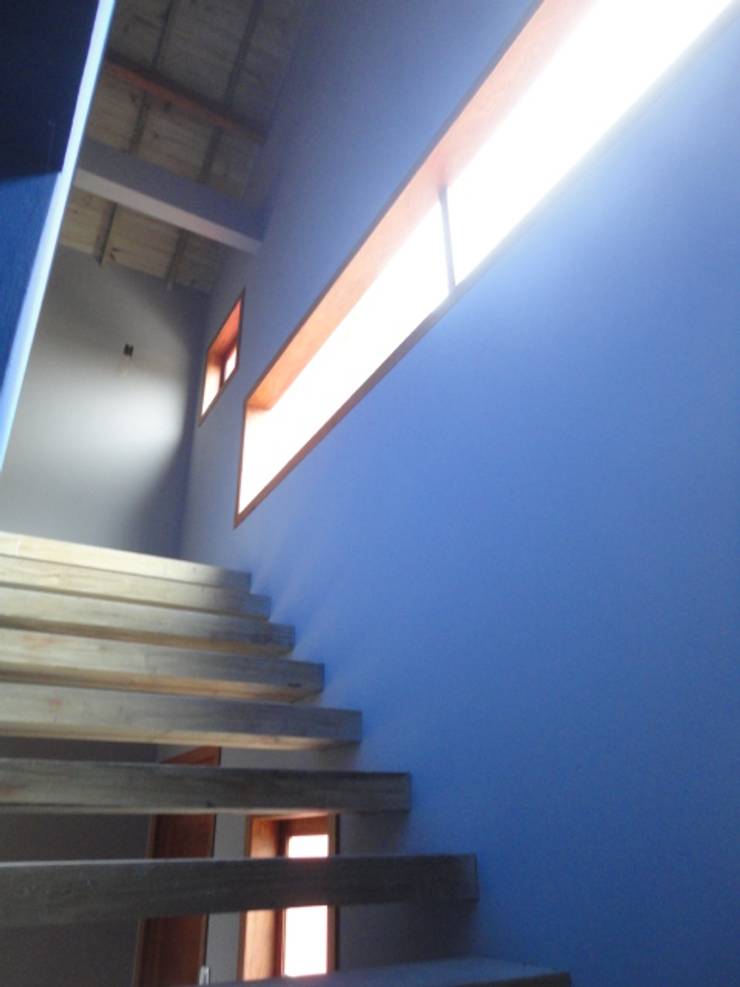 Casas unifamiliares de estilo  por A+R  arquitetura