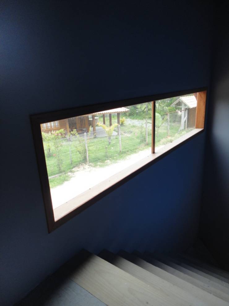 Casas unifamiliares de estilo  por A+R  arquitetura