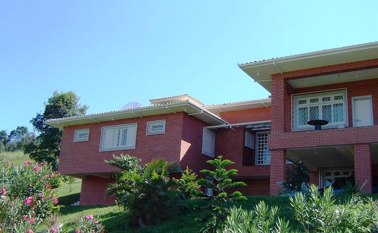  度假別墅 by SERARTE  ENGENHARIA