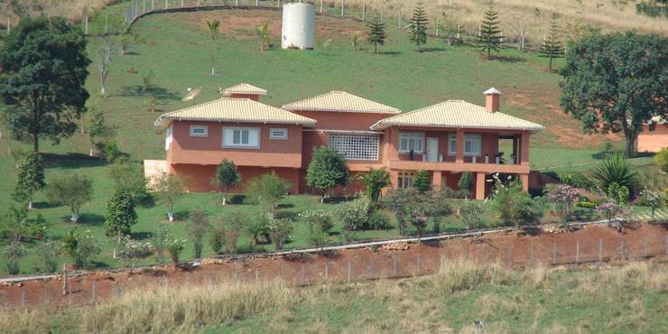  度假別墅 by SERARTE  ENGENHARIA