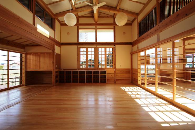  غرفة المعيشة تنفيذ 安藤建築設計工房