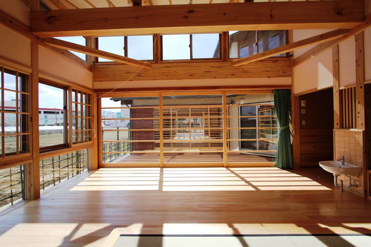  غرفة المعيشة تنفيذ 安藤建築設計工房