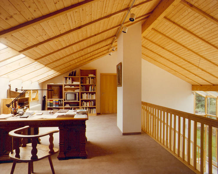 Casa di legno in stile  di Architekturbüro Michael Bidner