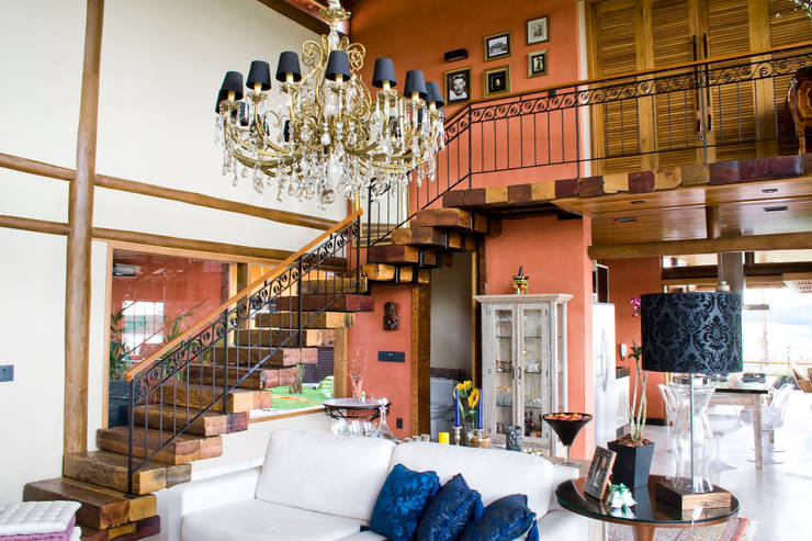 Pasillos y vestíbulos de estilo  por VERRONI arquitetos associados