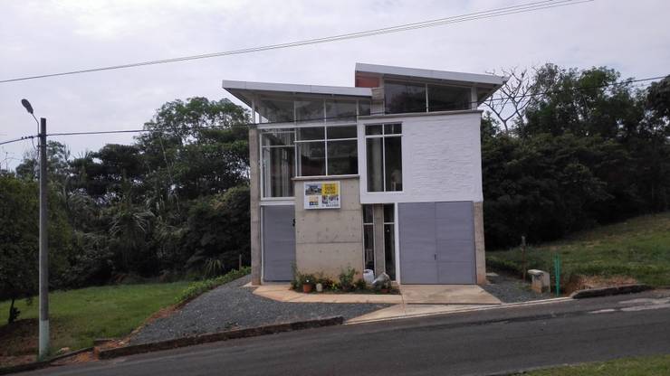  منازل تنفيذ PILO Arquitectura 