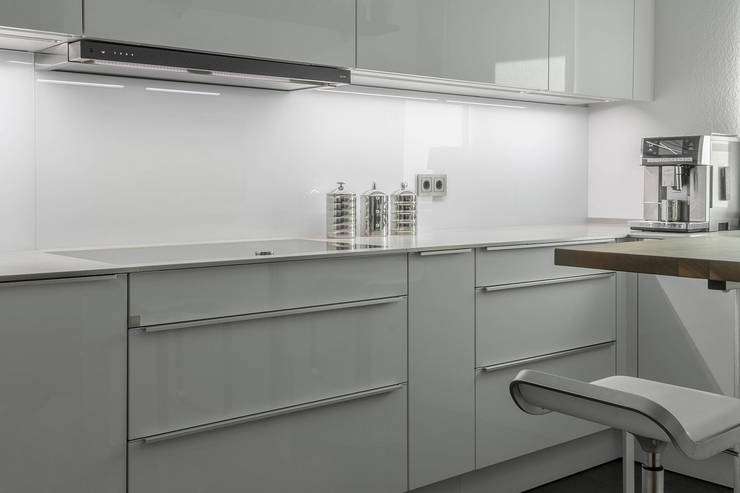 Futuristische Küche in U-Form von BÖHM Interieur | homify