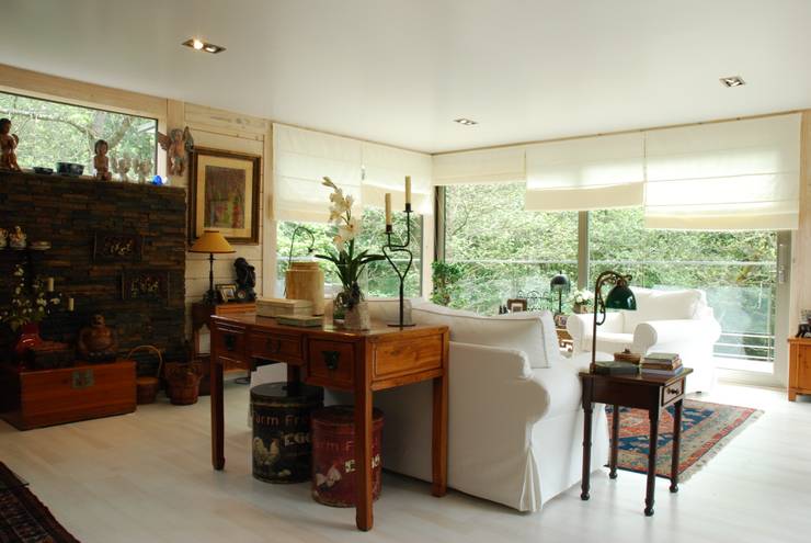 Soggiorno in stile  di Rusticasa