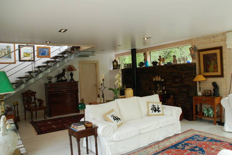 Soggiorno in stile  di Rusticasa