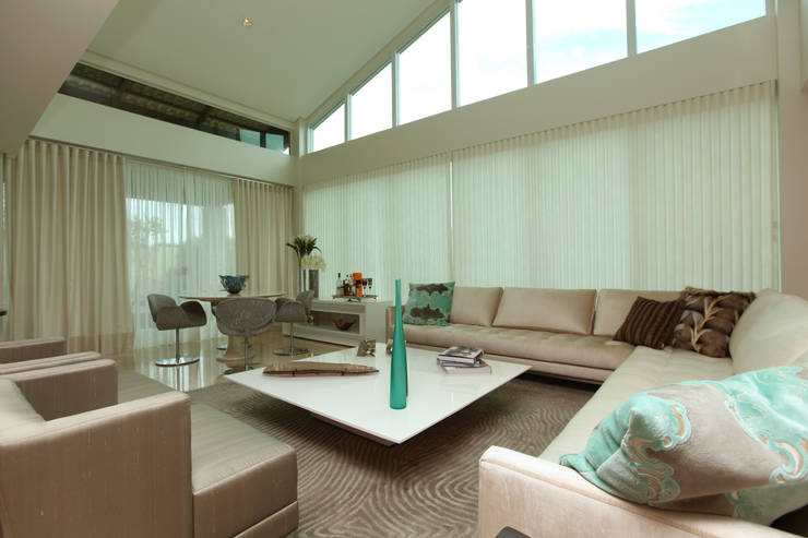  Living room by Danielle Valente Arquitetura e Interiores