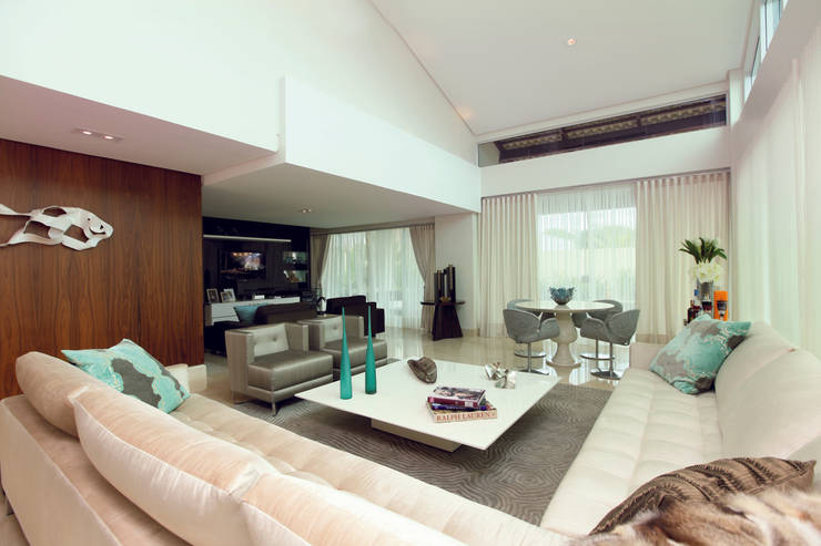  Living room by Danielle Valente Arquitetura e Interiores