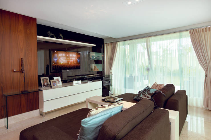  Living room by Danielle Valente Arquitetura e Interiores