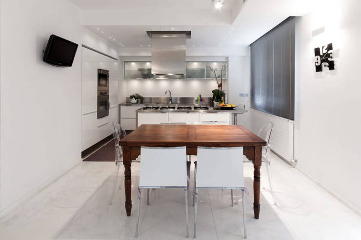 Projekty,  Jadalnia zaprojektowane przez Morelli & Ruggeri Architetti