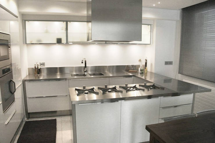 Projekty,  Kuchnia na wymiar zaprojektowane przez Morelli & Ruggeri Architetti