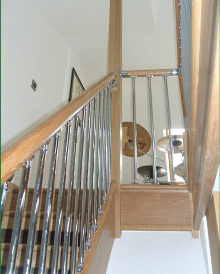 Fusion stair parts with oak and chrome parts by Wonkee Donkee XL