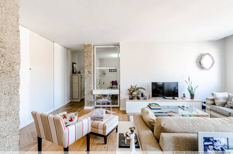  غرفة المعيشة تنفيذ TALLER VERTICAL Arquitectura + Interiorismo