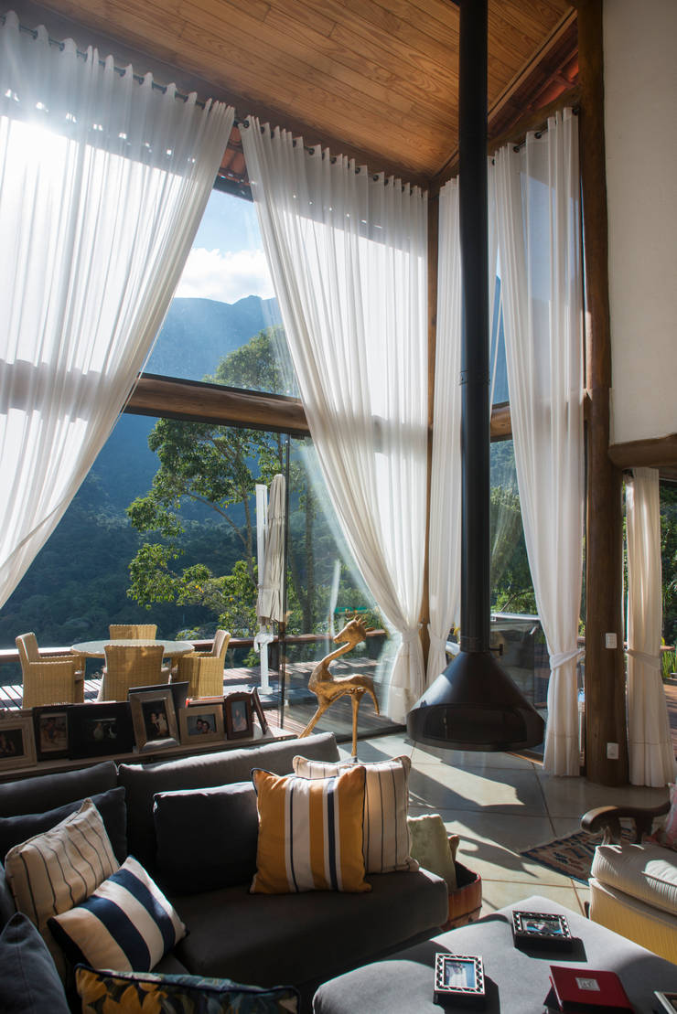  غرفة المعيشة تنفيذ Giselle Wanderley arquitetura