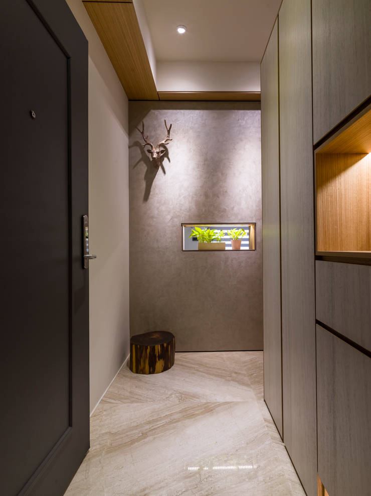 澄淨舒心:  走廊 & 玄關 by 楊允幀空間設計