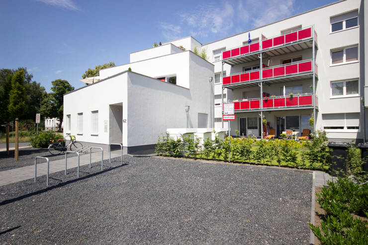 Casas multifamiliares de estilo  por Architektur- und Ingenieurbüro Dipl.-Ing. Rainer Thieken GmbH