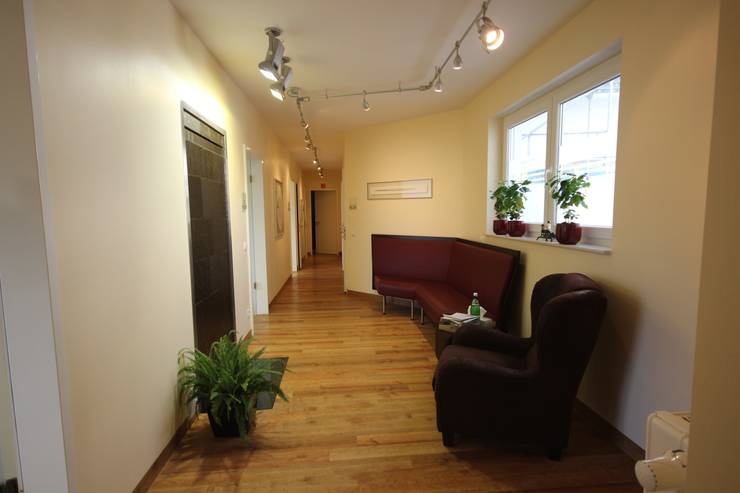 Tiendas y espacios comerciales de estilo  por Architektur- und Ingenieurbüro Dipl.-Ing. Rainer Thieken GmbH