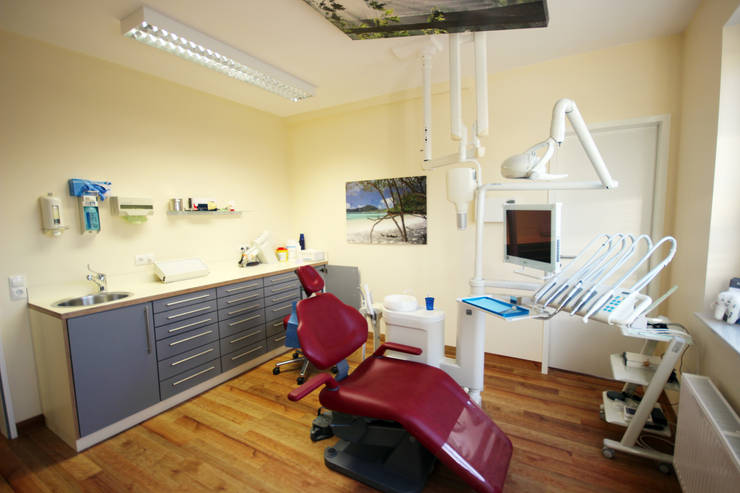 Tiendas y espacios comerciales de estilo  por Architektur- und Ingenieurbüro Dipl.-Ing. Rainer Thieken GmbH