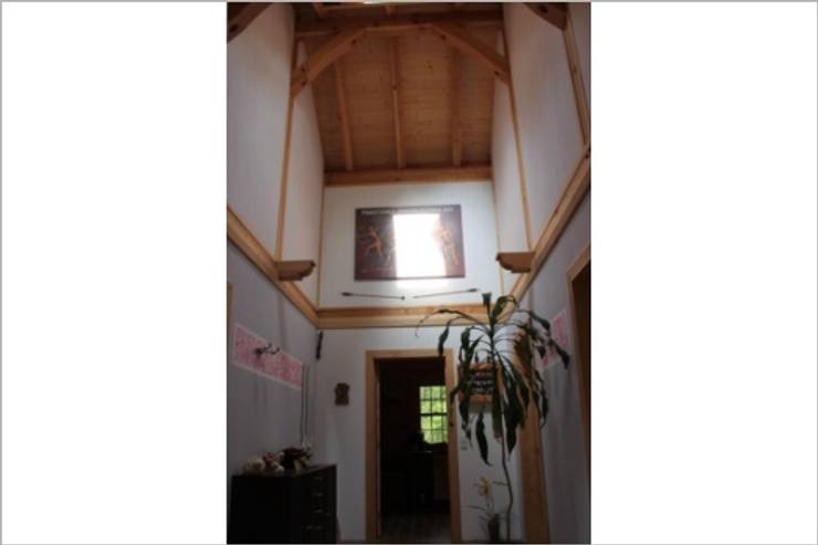 Pasillos y vestíbulos de estilo  por SCHOß INGENIEUR GmbH